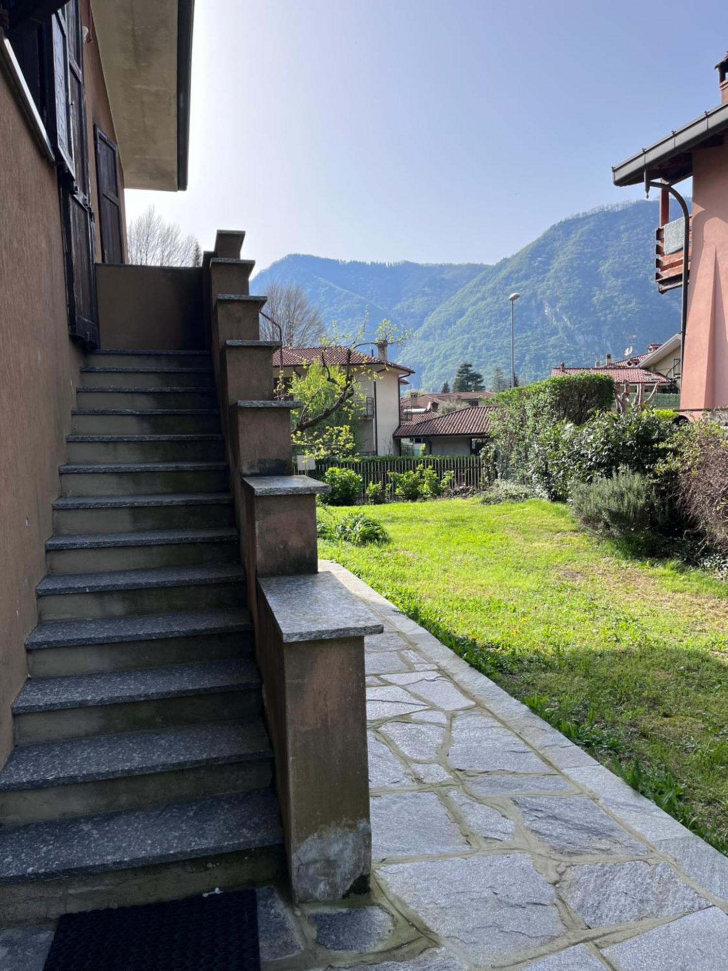 A Due Passi Dal Lago Canzo Exteriör bild
